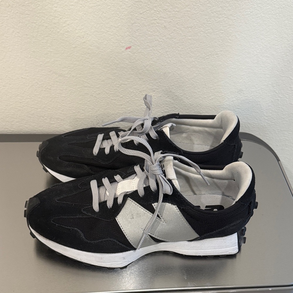 New Balance 327 Black size 9.5